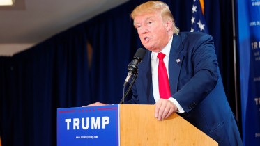 1280px-Donald_Trump_Laconia_Rally,_Laconia,_NH_4_by_Michael_Vadon_July_16_2015_21